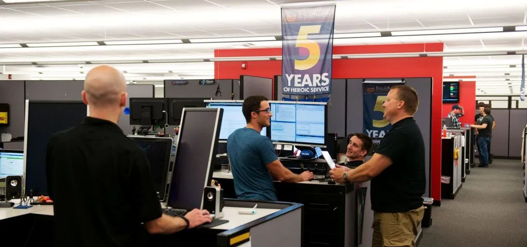 גיבורים בעבודה.