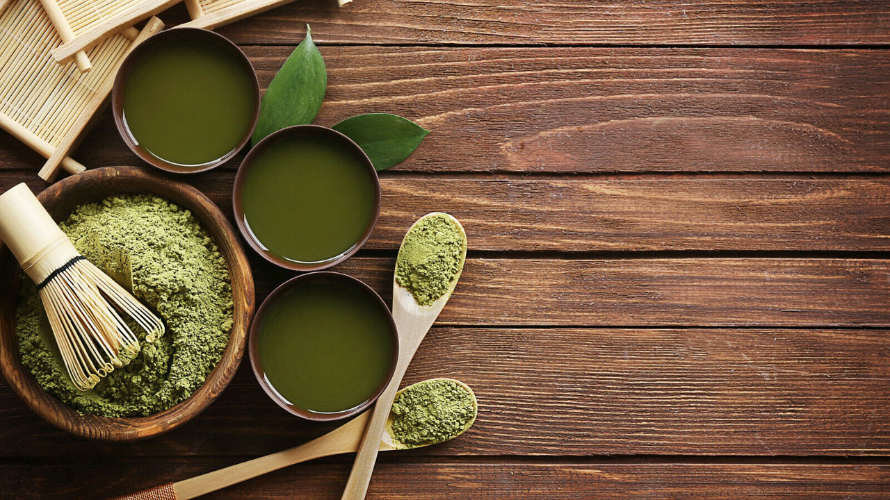 ההיסטוריה והיתרונות הבריאותיים של תה ירוק Matcha.